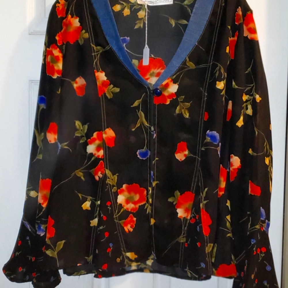 Tommy n loulou size XL blouse .